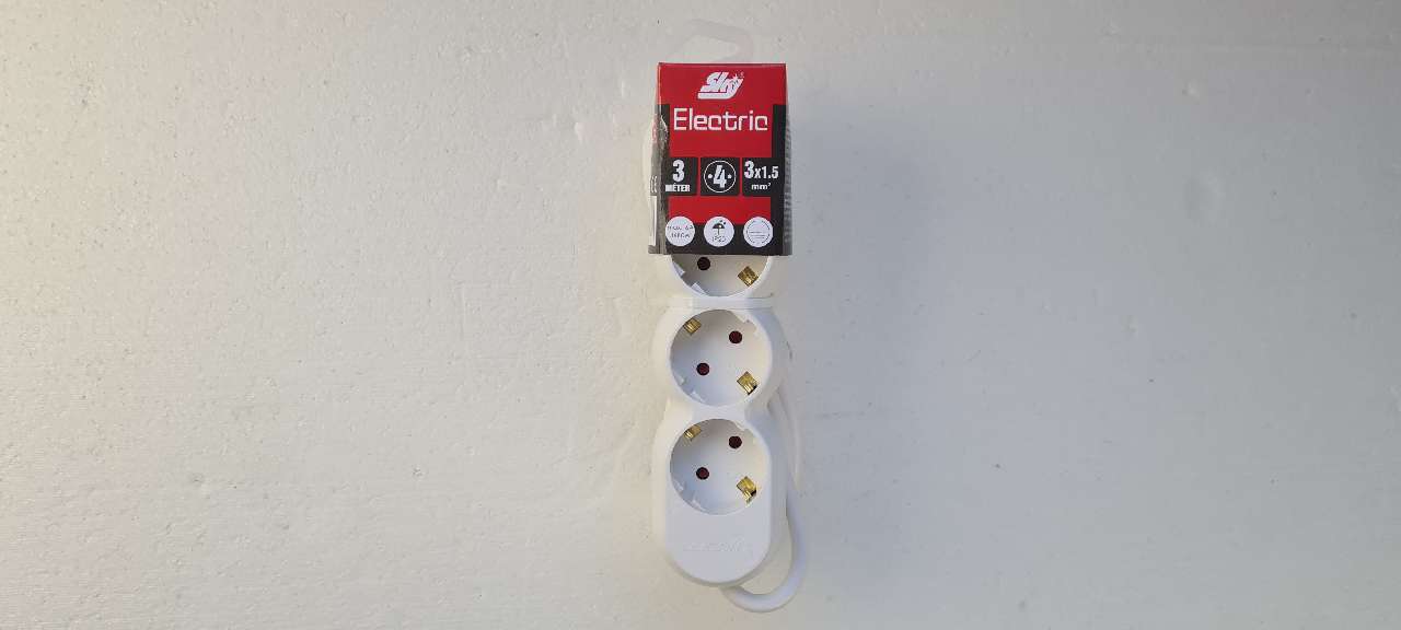 HÁLÓZATI ELOSZTÓ SKY ELECTRIC, VÉDŐÉRINTKEZŐS , 3 M-ES KÁBEL, GYEREKVÉDELEMMEL ELLÁTVA