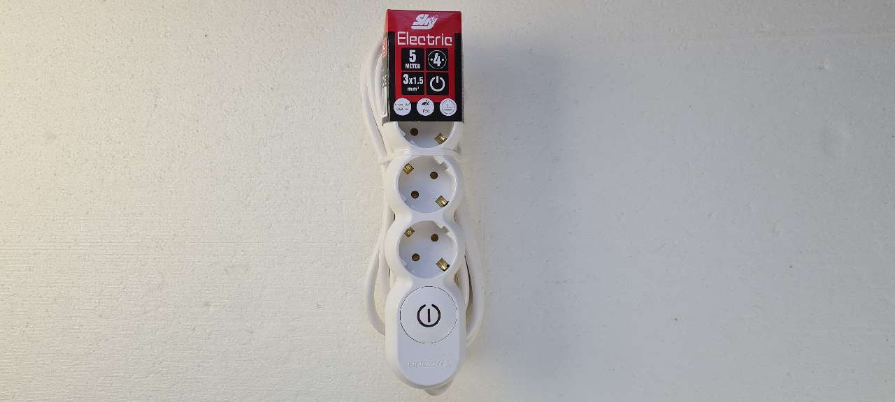 HÁLÓZATI ELOSZTÓ SKY ELECTRIC 4-ES, VÉDŐÉRINTKEZŐS ,VILÁGÍTÓ KAPCSOLÓVAL, 5 M-ES KÁBEL, GYEREKVÉDELEMMEL ELLÁTVA